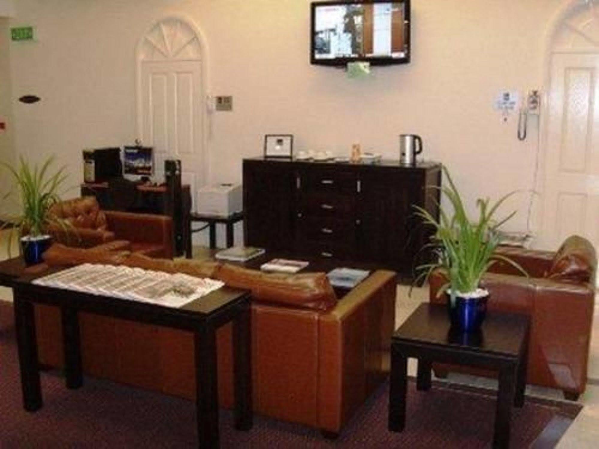 Central Cosmo Apartment Hotel Брисбен Номер фото